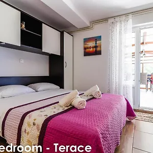 https://big-terrace-apartments.in-istria.net